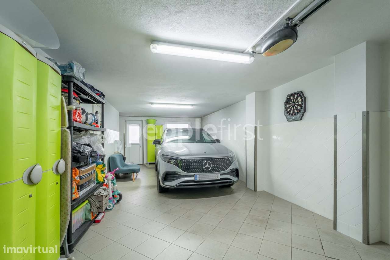 Moradia com garagem no centro da Senhora da Hora-15