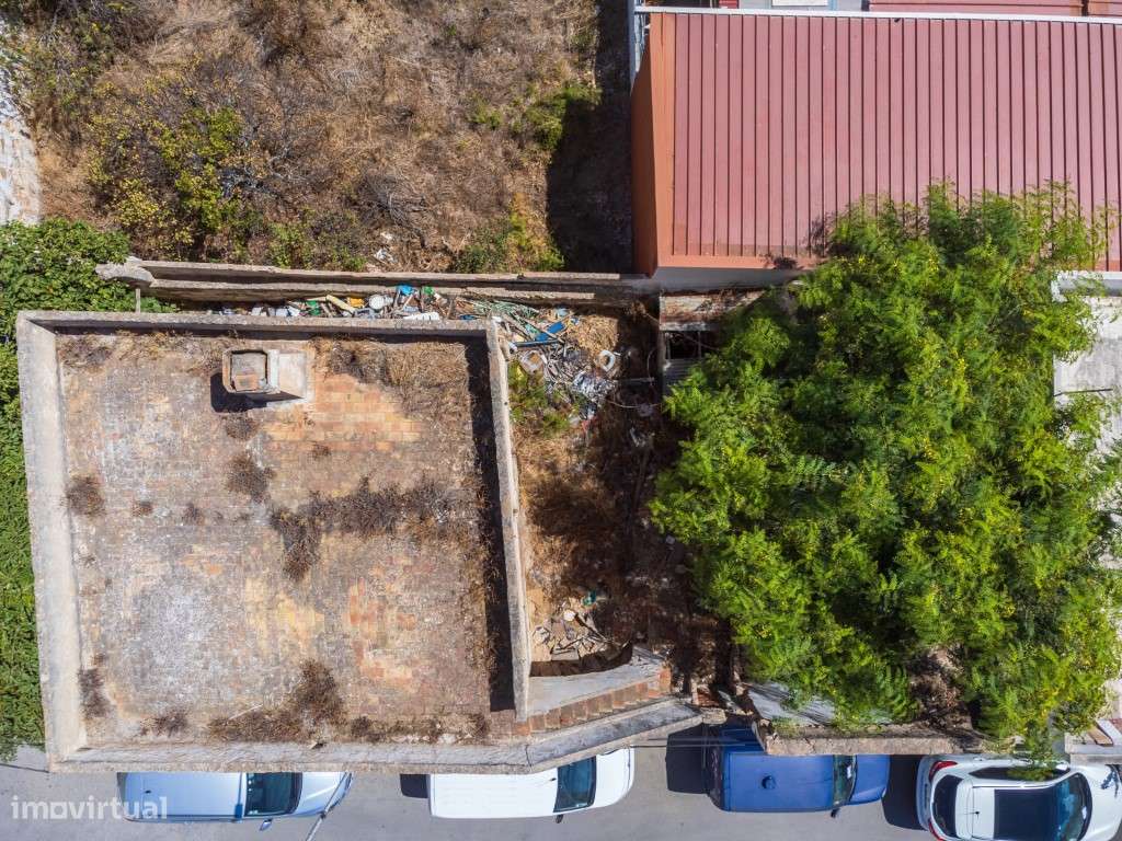 Terreno com Casa em ruínas no Centro de Olhão-48