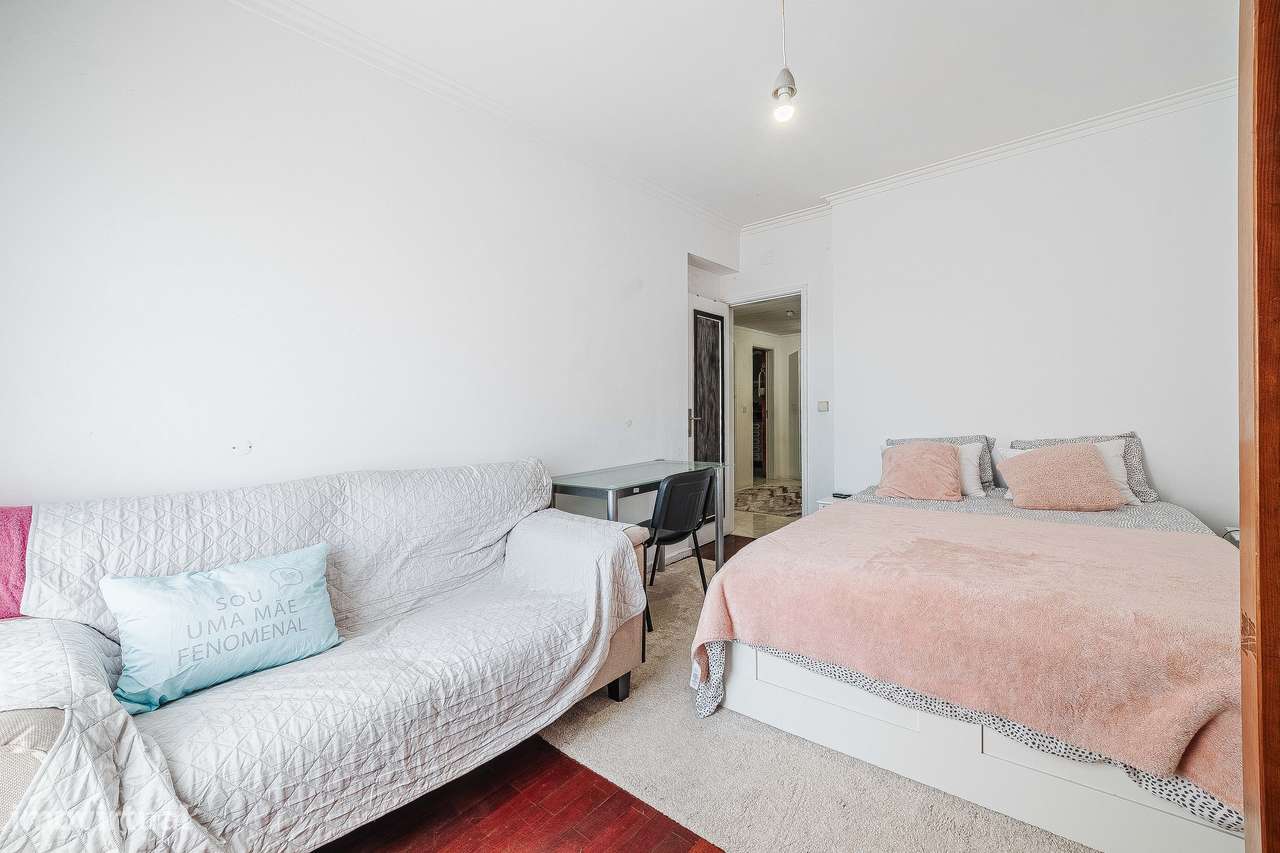 Apartamento T2 Remodelado | Tapada das Mercês-21