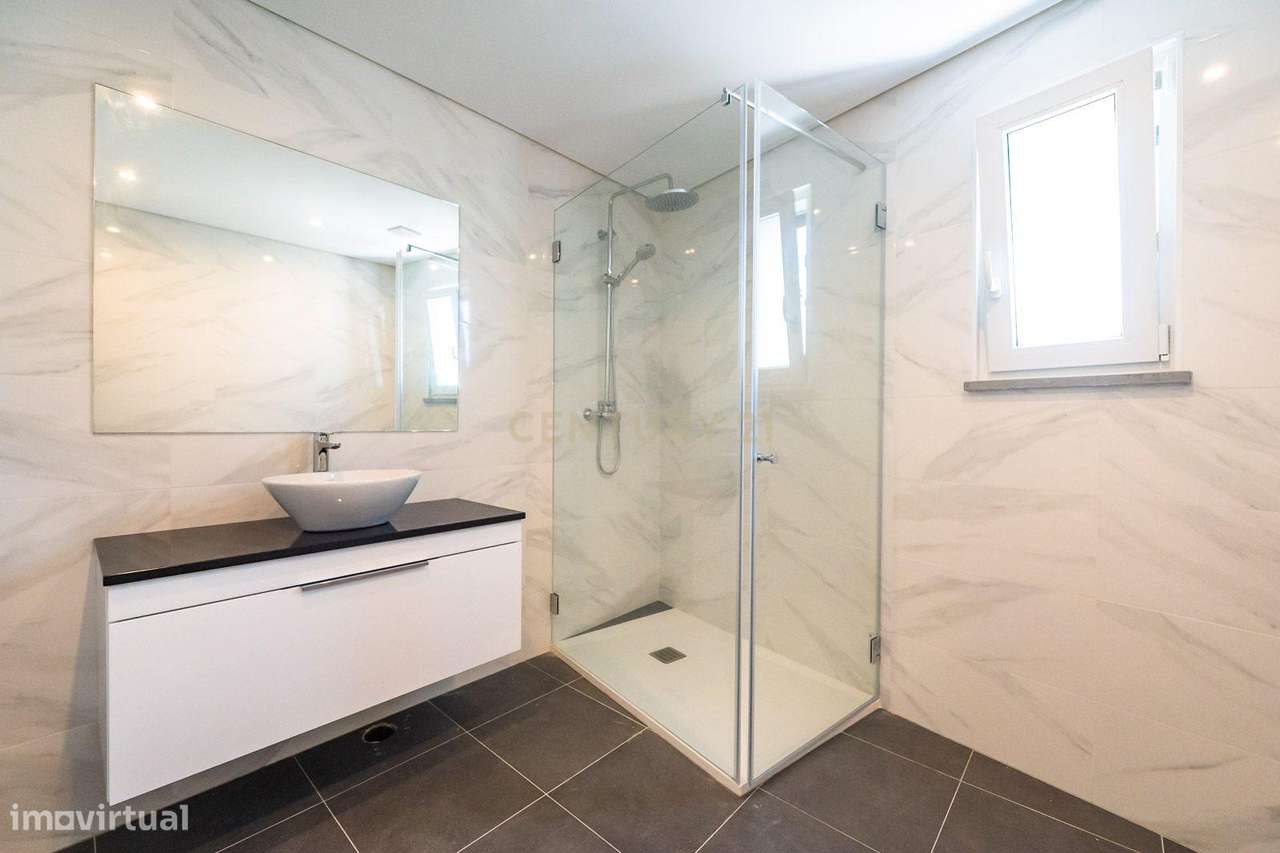 Sintra - Bolembre , moradia T4 nova, construção moderna e linhas conte-37