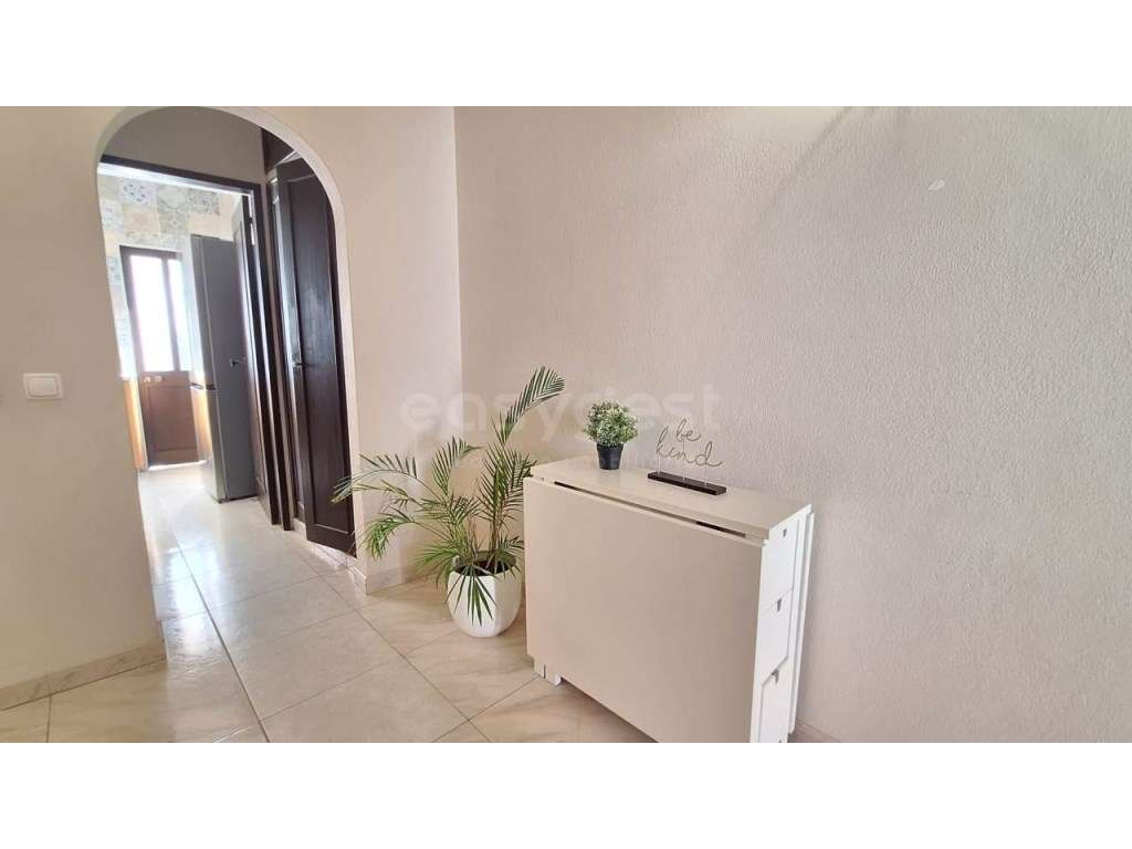 Moradia T2 remodelada, mobilada e equipada no centro de Lagoa - Grande imagem: 4/12