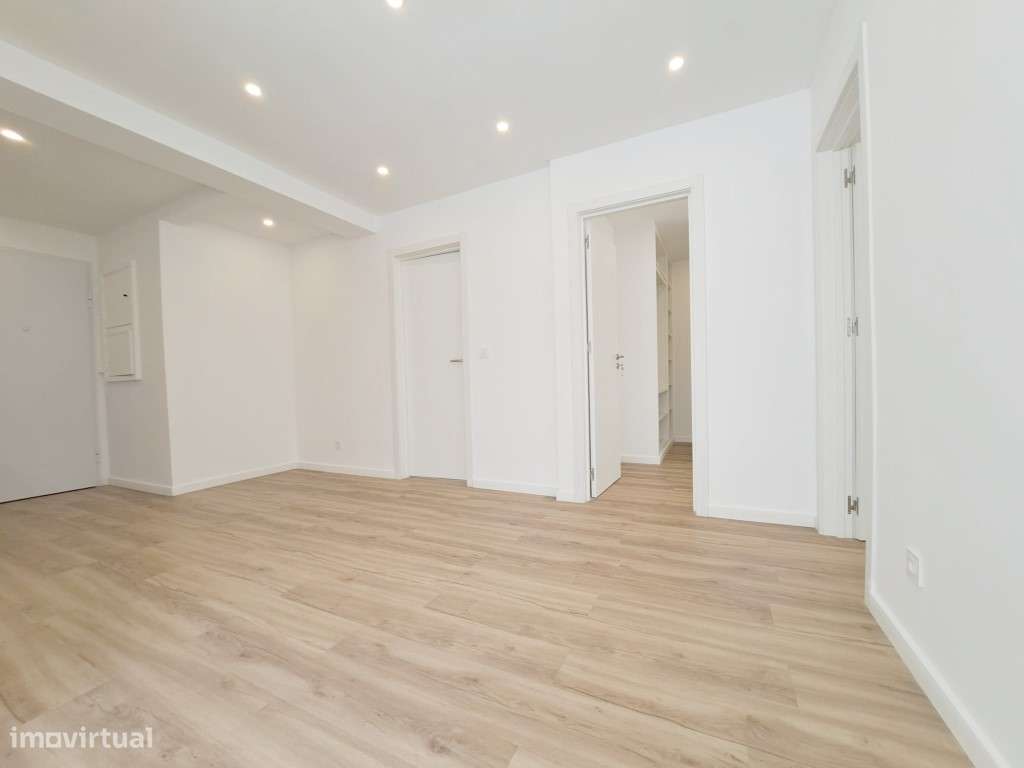Apartamento T2 para venda em Amadora - Lisboa-1