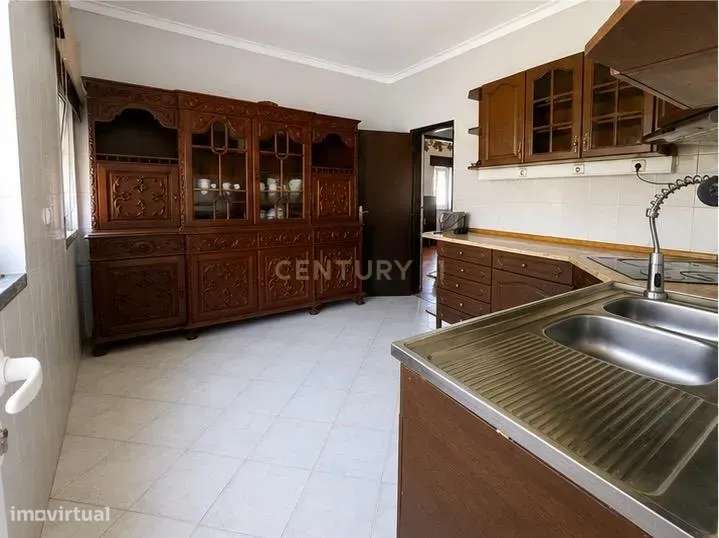 Apartamento T2 em Amora, Seixal - Oportunidade Única!-8