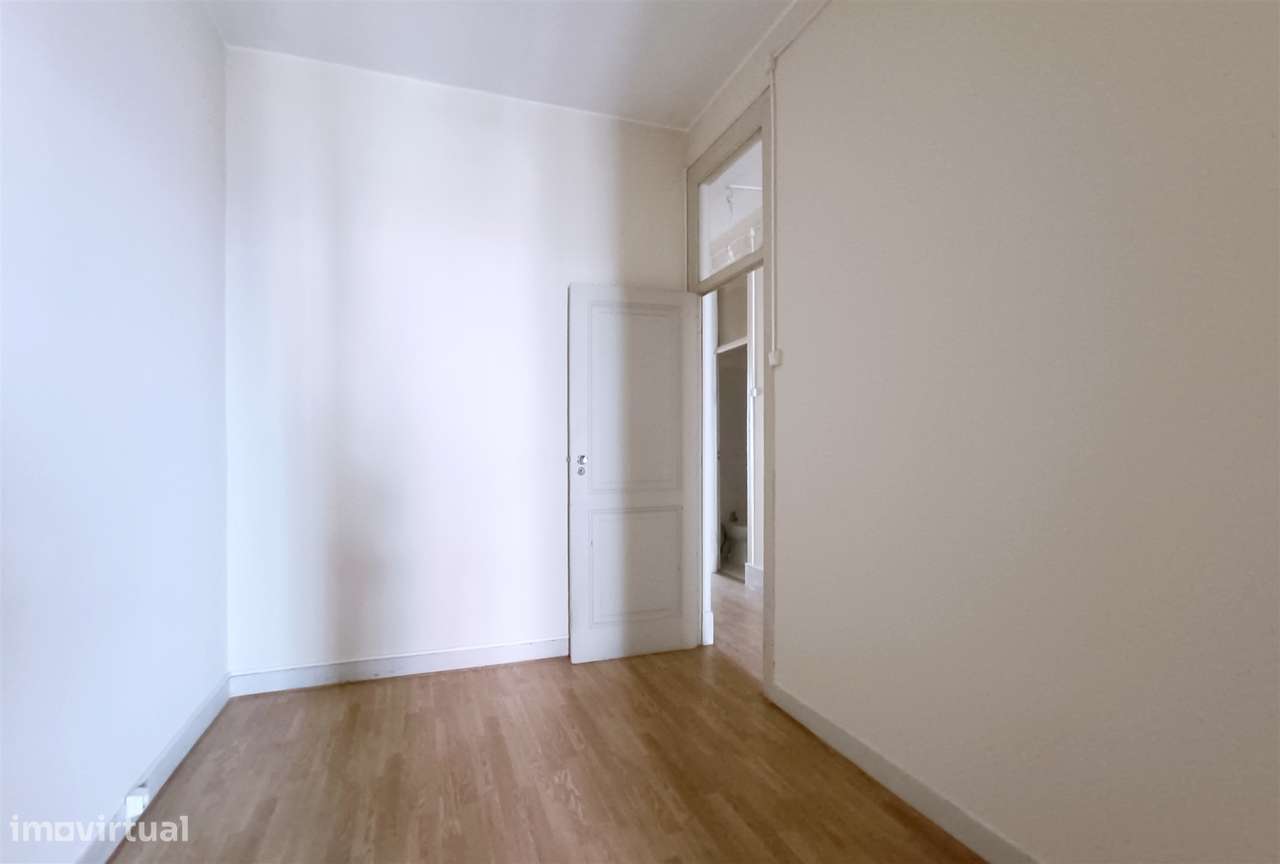 Apartamento T3 usado Arroios Lisboa-7