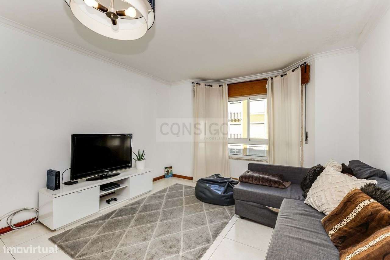 Apartamento T3 com garagem em Rio de Mouro-12