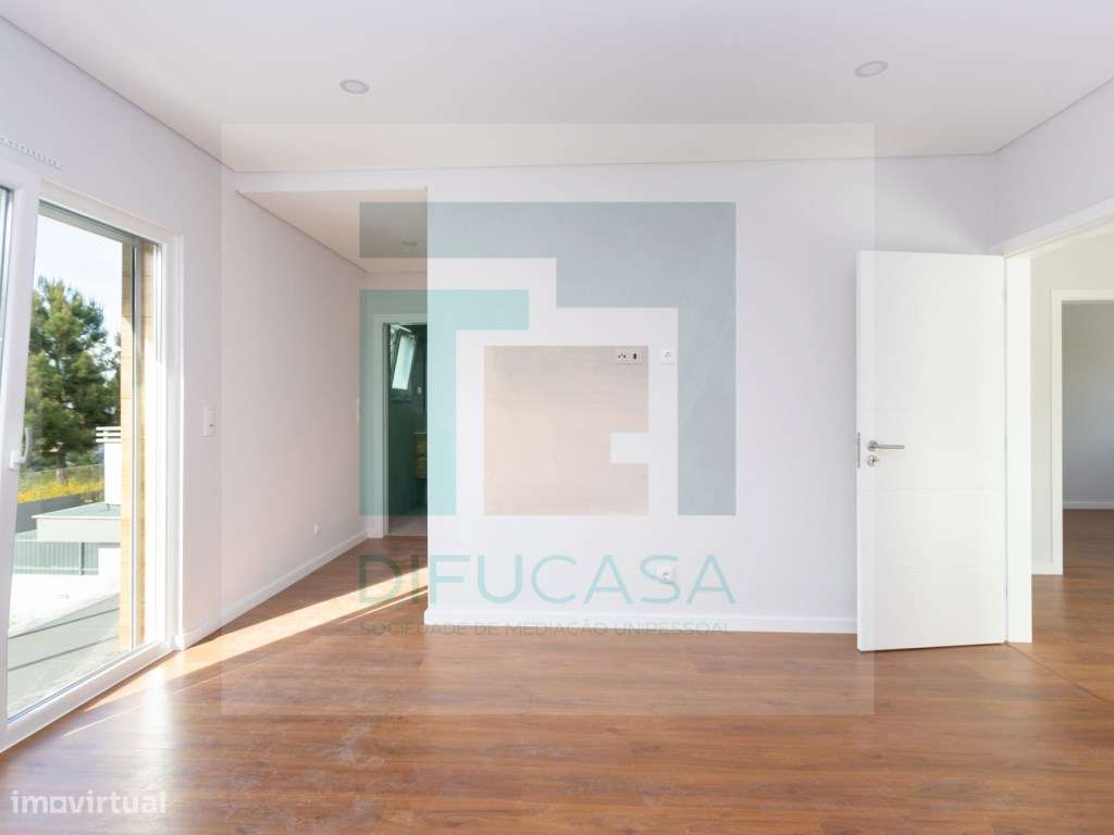 Moradia T3 com 2 Suítes e Pérgula de Estacionamento-14