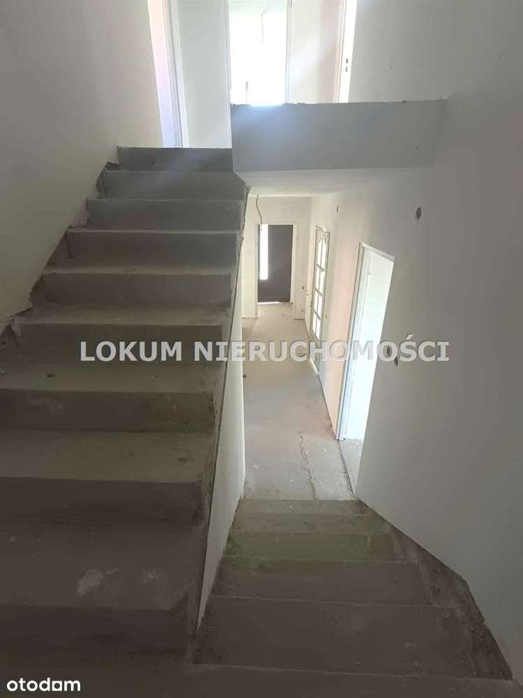 Dom z garażem dwustanowiskowym, 2,5km od runku.-7