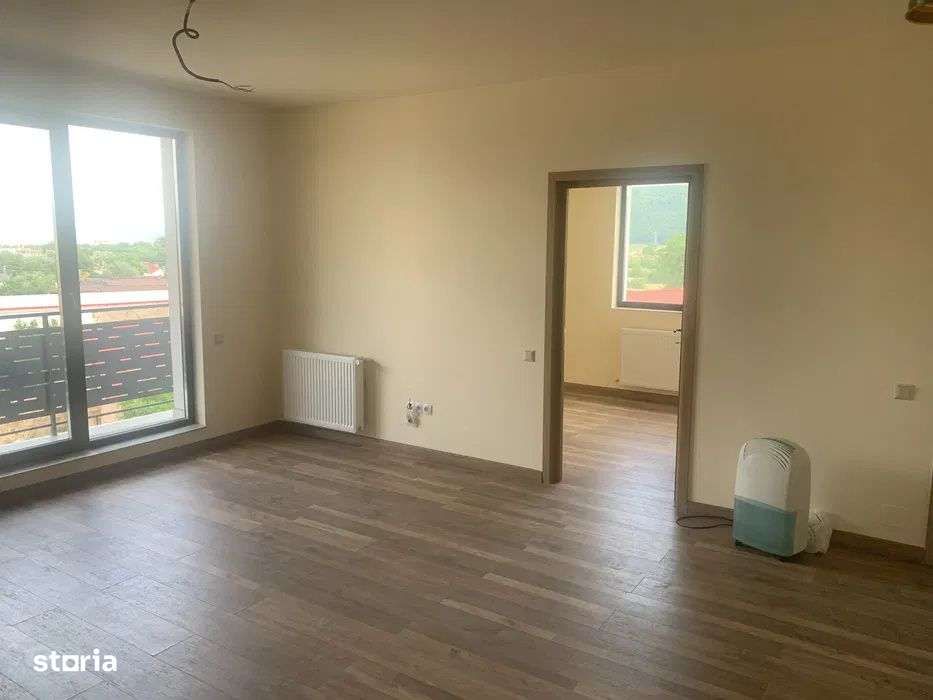 Apartament cu 3 camere, 56 mp, balcon, zona Centrala Gilau - Imagine principală: 3/7