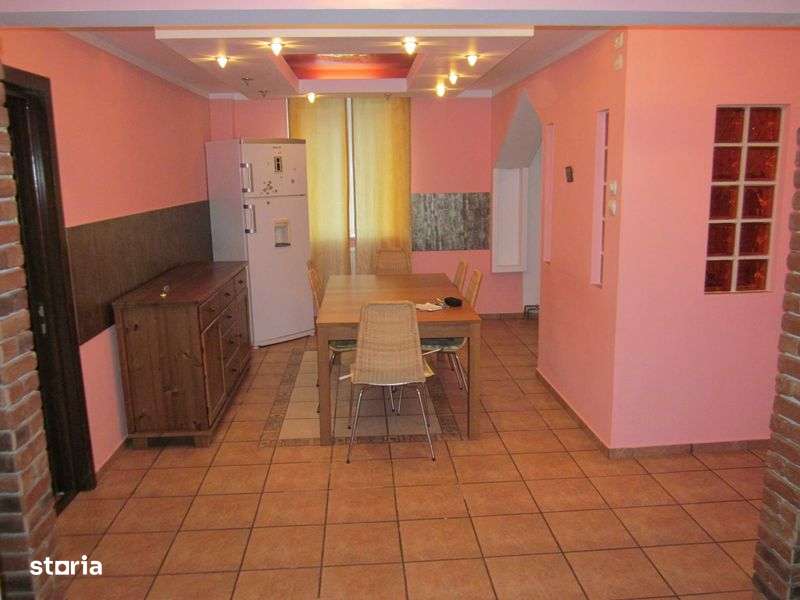 Vand apartament cu 4 camere - Imagine principală: 4/8