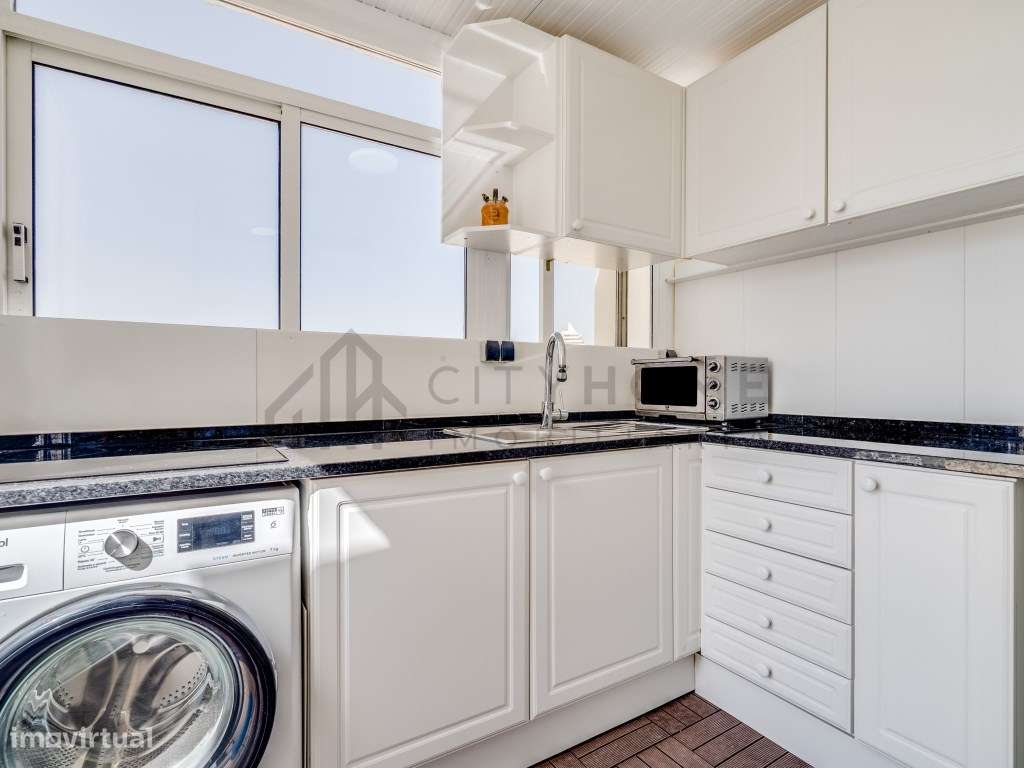 Apartamento T3 Duplex Renovado com Vista Mar-32