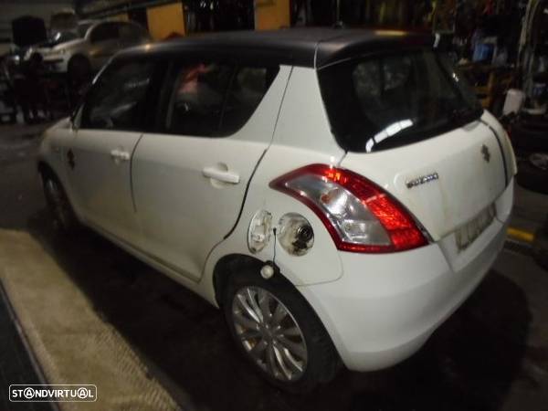 Carro MOT: D13A CXVEL:  SUZUKI SWIFT 4 2011 1.3DDIS 75CV 5P BRANCO DIESEL - 4