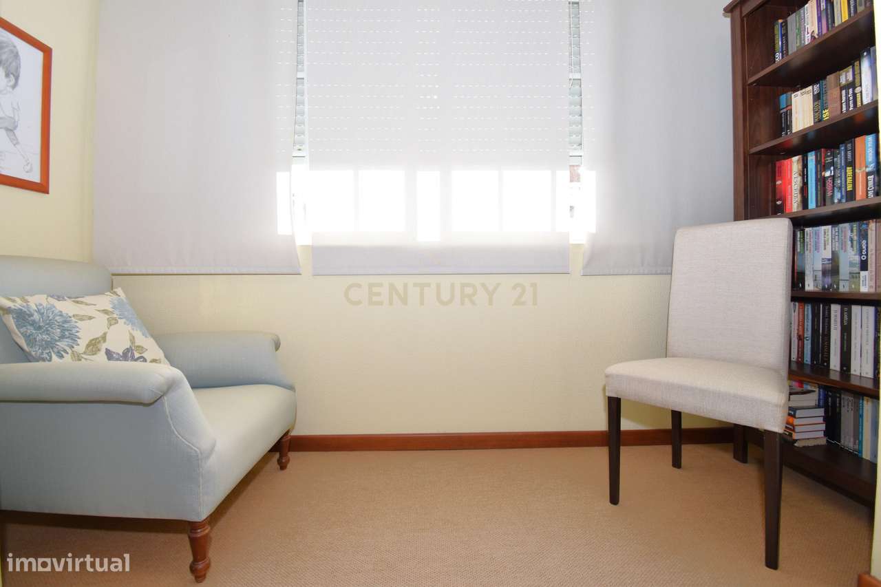 O Refúgio Perfeito entre o Mar e a Cidade. T3 Renovado na Costa da Cap-13