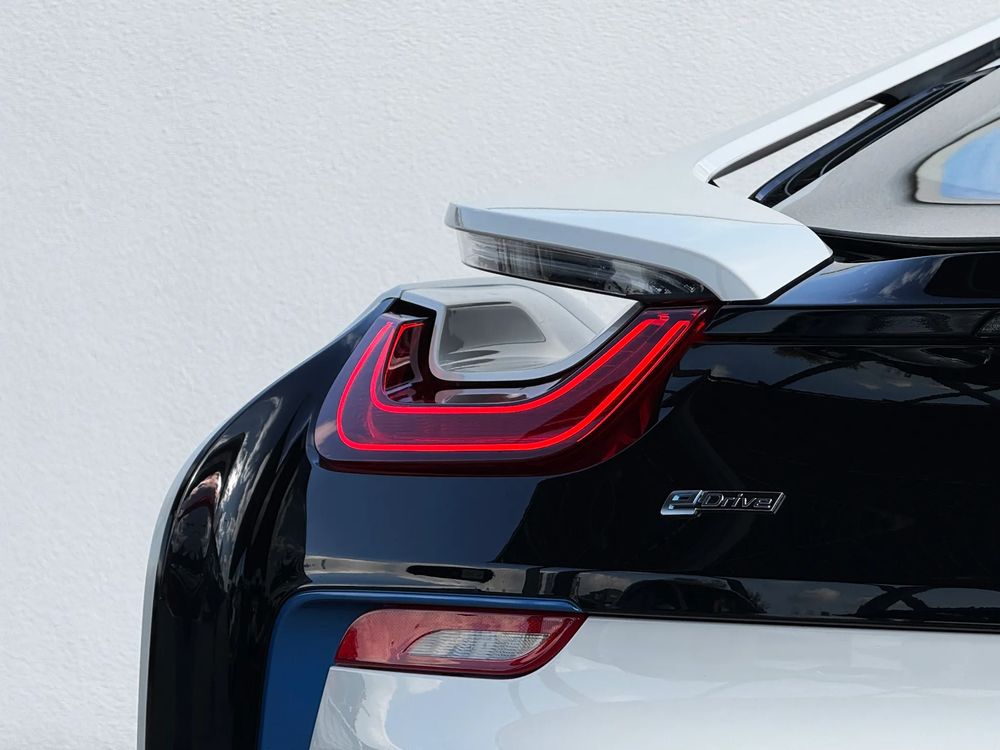 BMW I8 1.5 Hybryda 362 KM — zdjęcie 3