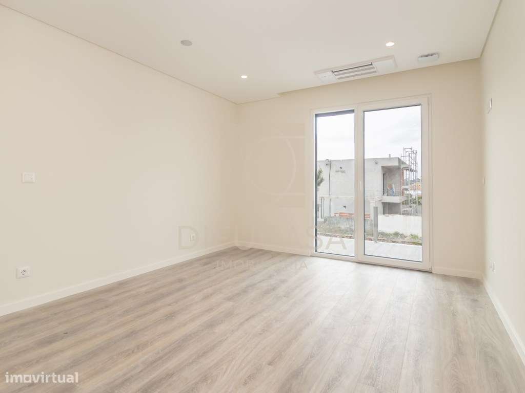 Moradia Isolada T4 c/ Piscina e Garagem-35