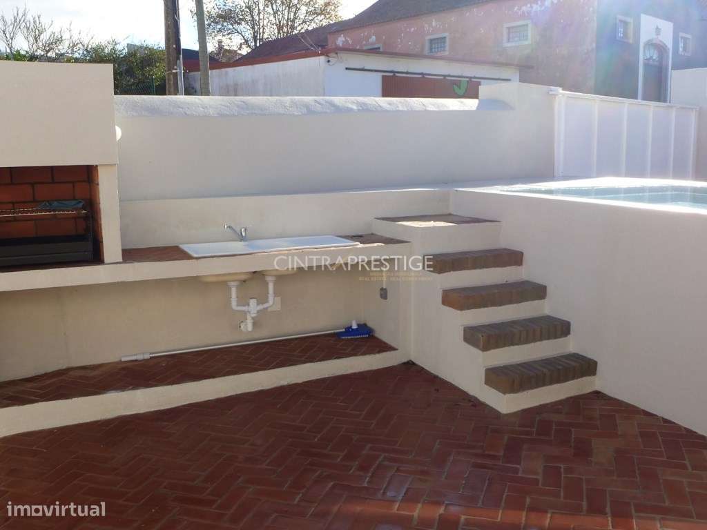 Moradia T2 totalmente recuperada em Almoçageme-36