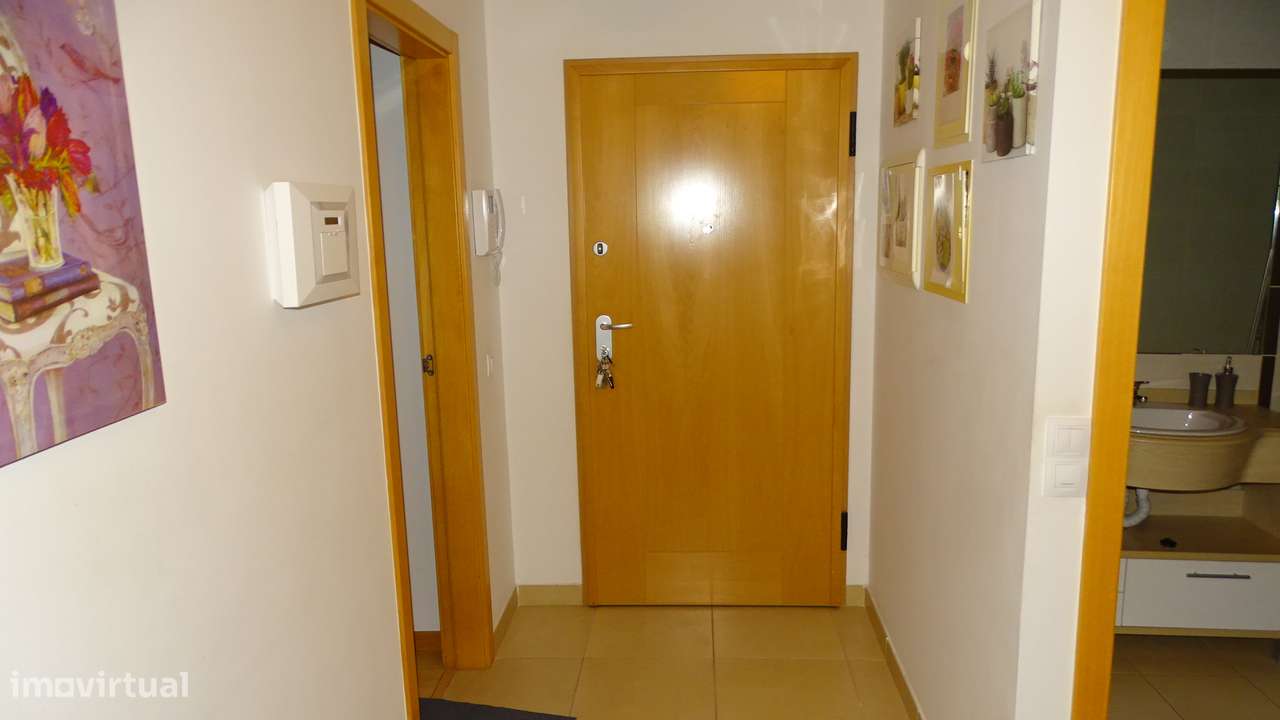 Arrenda-se apartamento T3, a médicos estagiários/professores - Grande imagem: 1/11