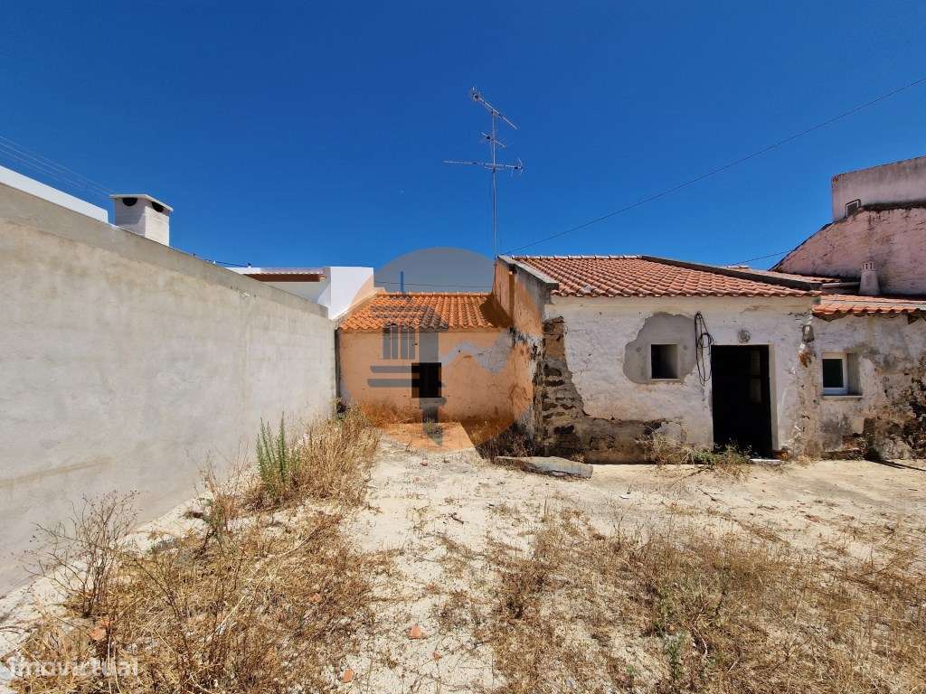 Moradia T3 para Remodelação Total no Coração do Azinhal - Grande Po...-15