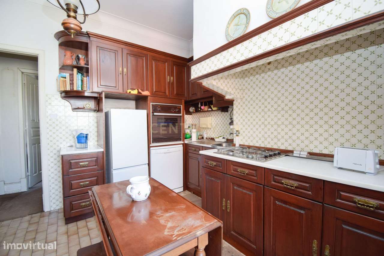 Apartamento T3 com Elevador, no Areeiro | Av. Roma| Campo Pequeno - Li-19