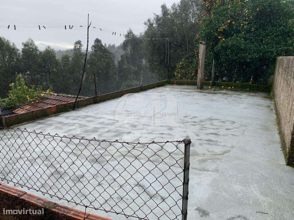 Casa de 4 quartas renovada com terreno em Vila Nova de Poiares-36