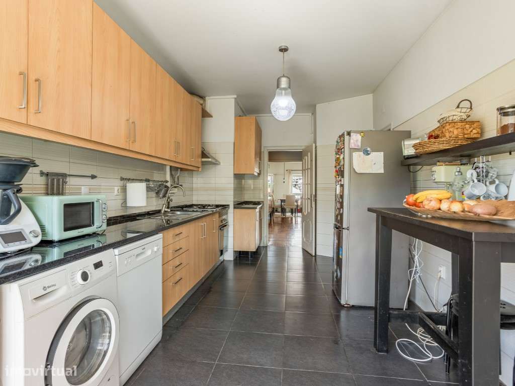 Excelente Apartamento T4 em MIraflores-17