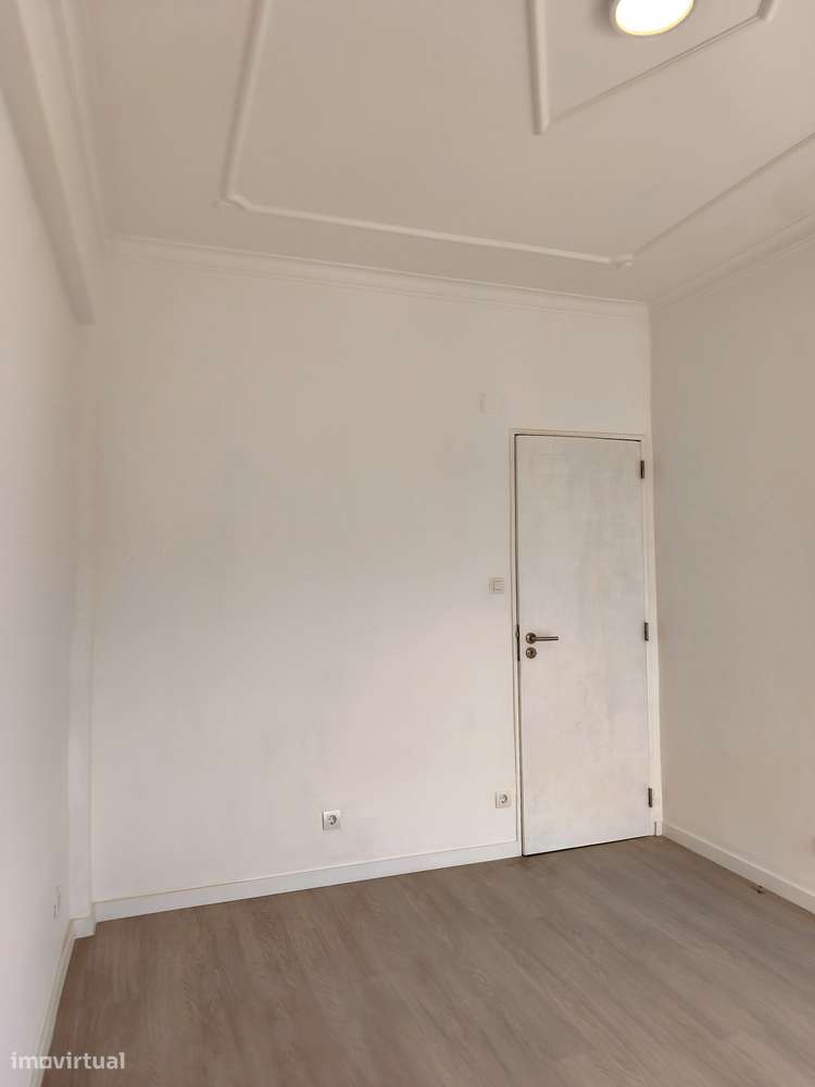 T2 Centro Queijas, Totalmente Remodelado, Junto aos CTT e P. Doce-20