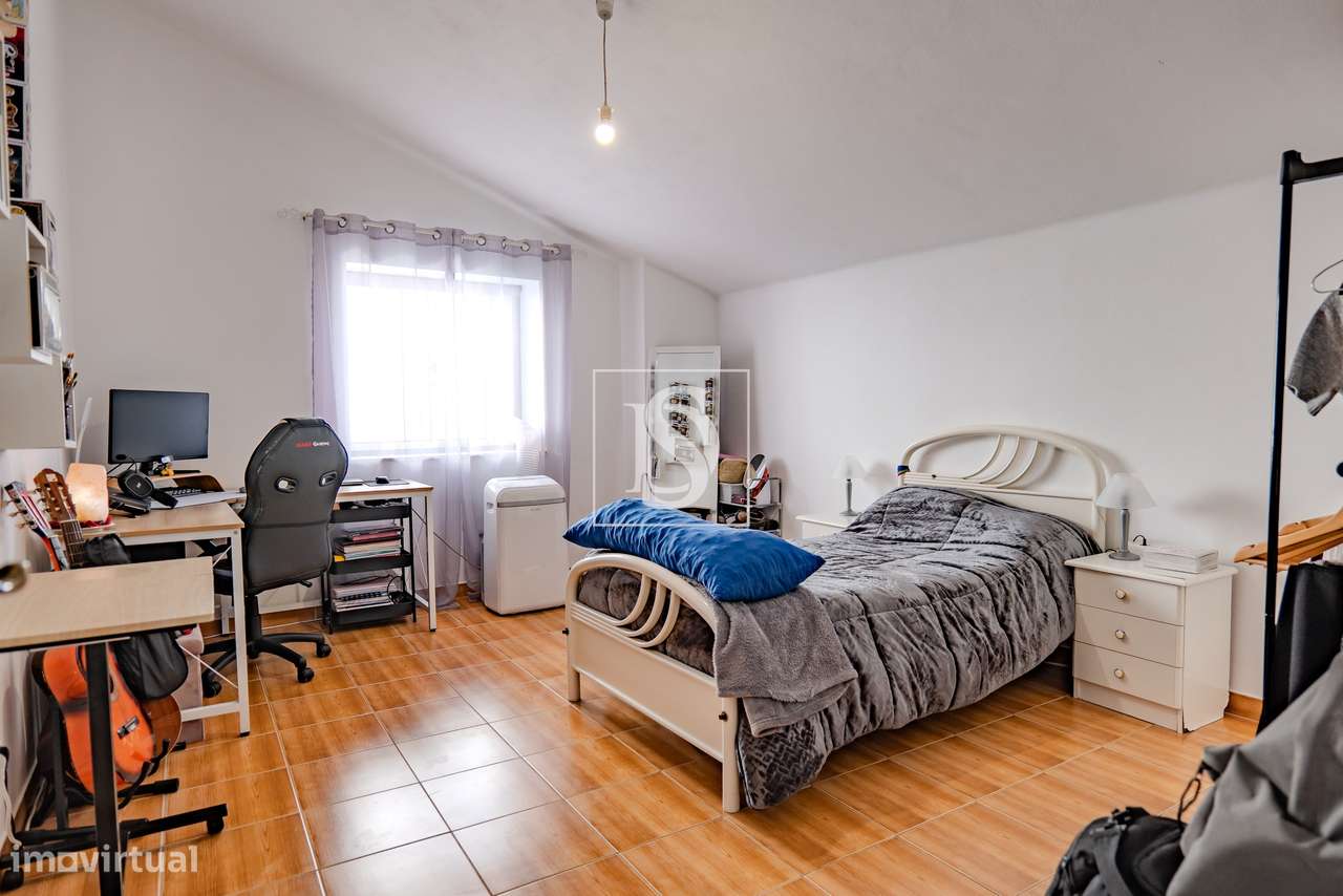 Moradia Renovada com Terraço e Vista Campo em Lamarosa-14