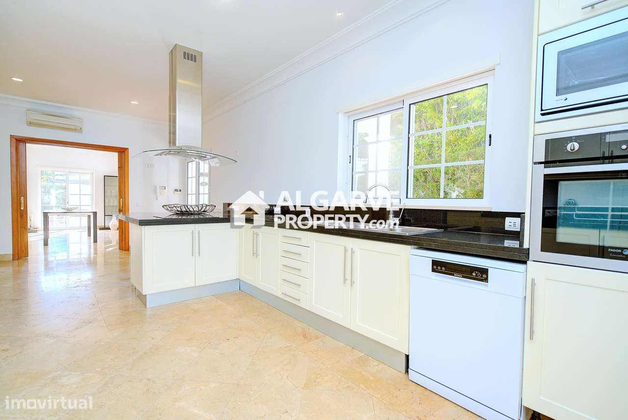 Charmosa Moradia com 4 Quartos, Piscina Privada em Almancil, Algarve - Grande imagem: 4/56