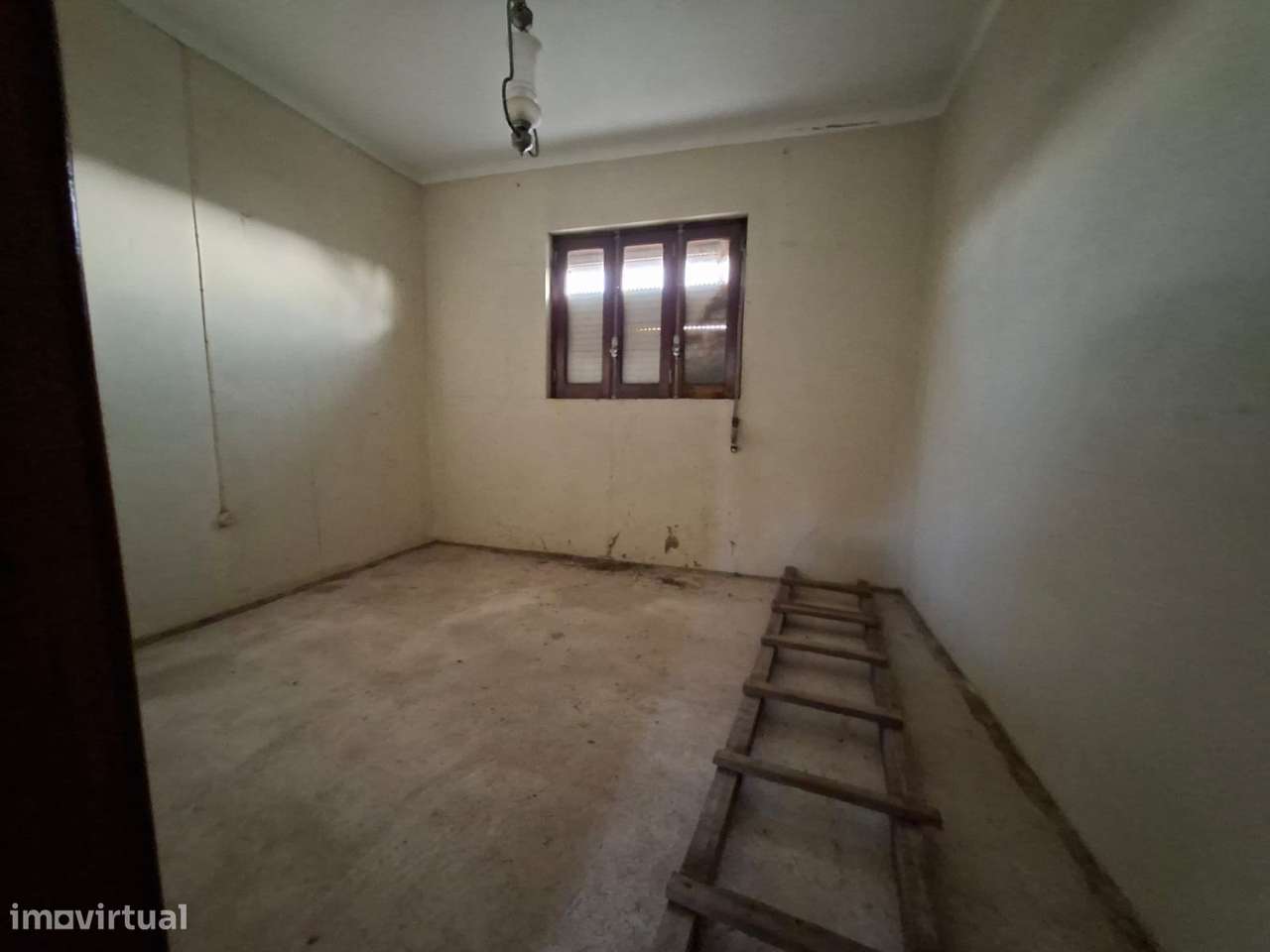 Moradia em Foros de Salvaterra para recuperar. - Grande imagem: 5/32