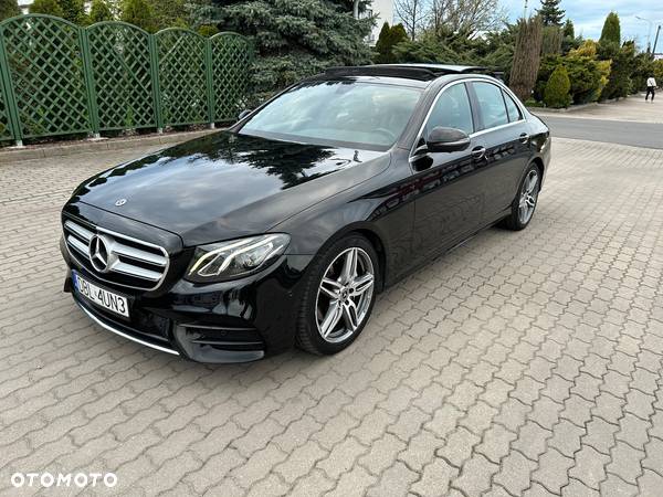 Mercedes-Benz Klasa E 220 d 4Matic 9G-TRONIC AMG Line - 1