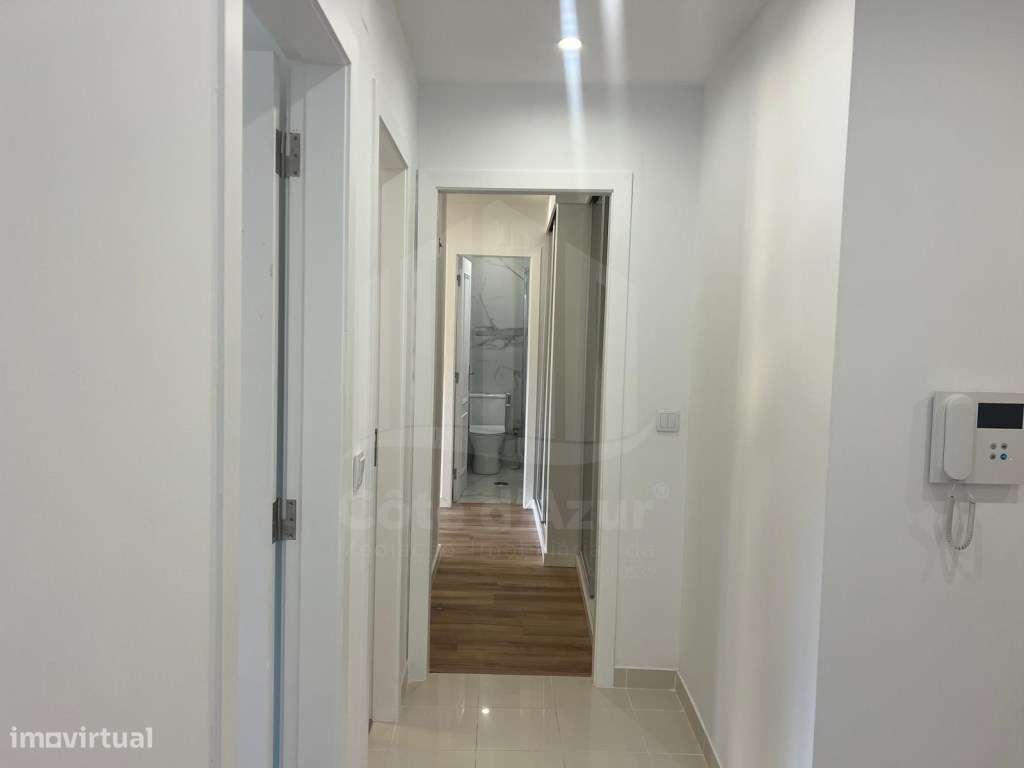 Apartamento T3 Parque da Paz no Feijó com Arrecadação e duas Varandas.-12