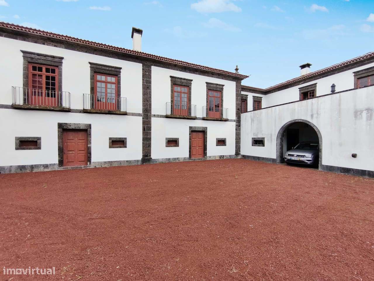 Solar Centenário de Encanto Histórico com Vista Inigualável na Ilha de-35