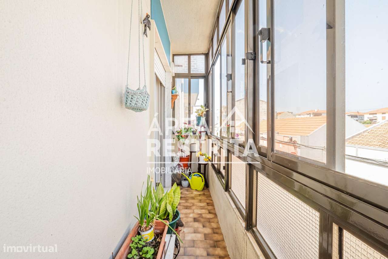 Apartamento T2 na Baixa da Banheira - junto à estação de comboio-11