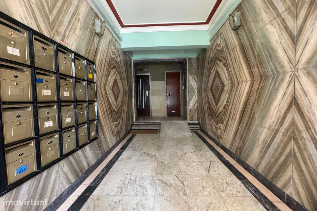 Apartamento T2 Totalmente Remodelado no centro de Monte Abraão – Confo-20