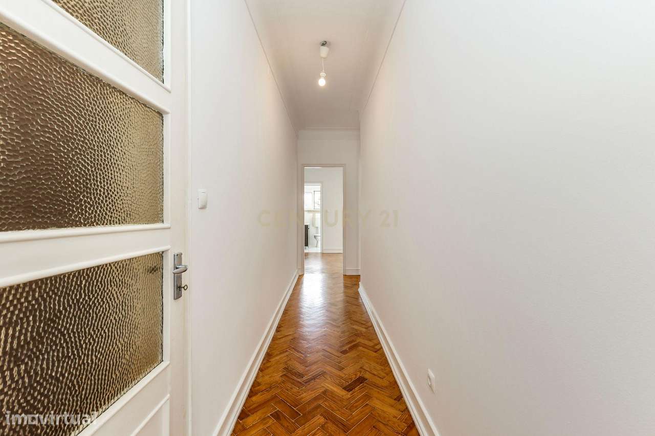 ARRENDAMENTO - T4 com Varanda de 16 m² e Lugar de Garagem | Avenida de - Grande imagem: 5/31