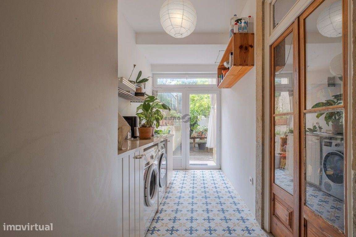 Moradia duplex na Graça com 5 Quartos e Jardim-10