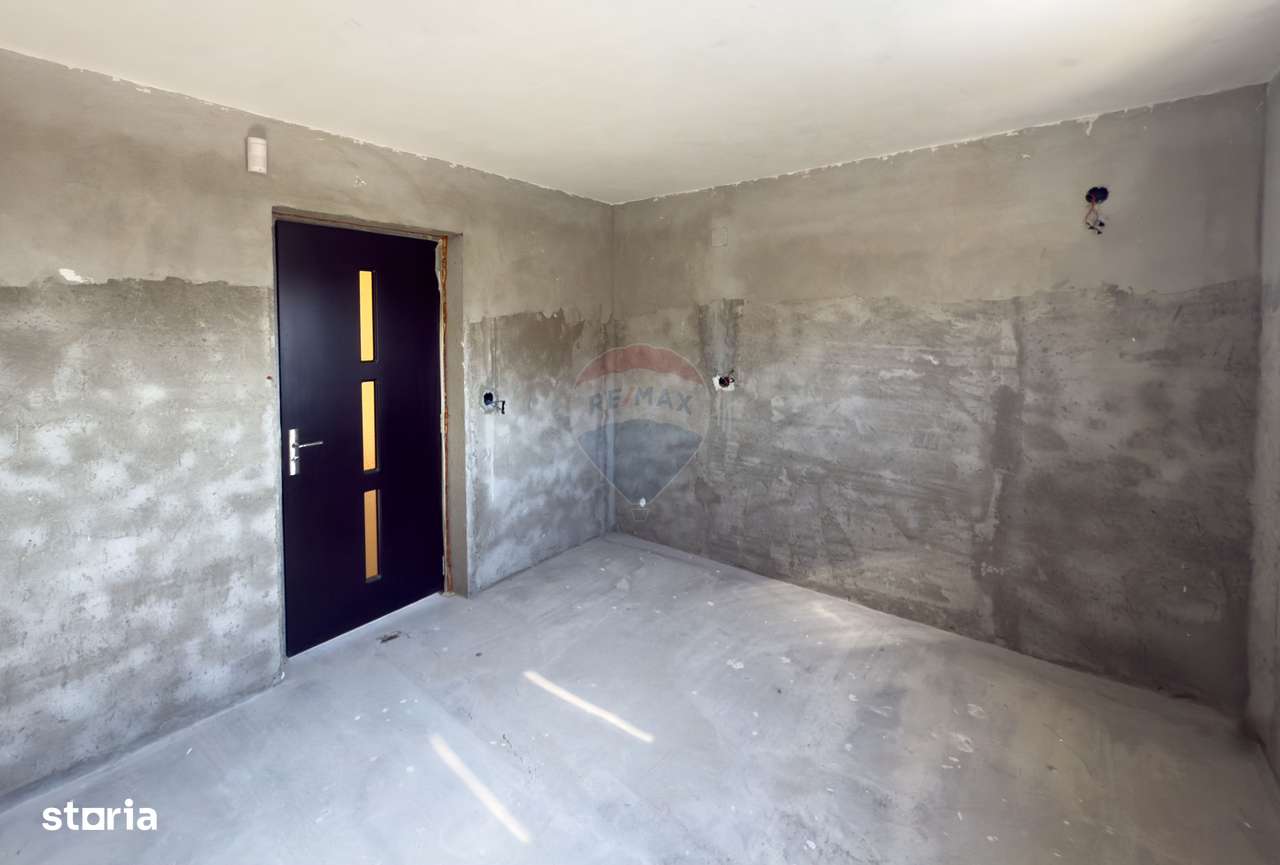 Casă / Vilă cu 8 camere de vânzare în zonă centrală - Urlati-14