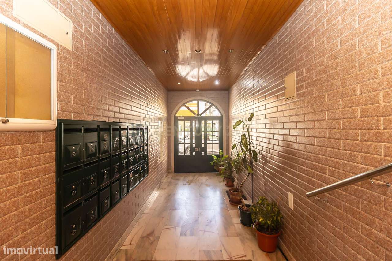 Apartamento T2 com Parqueamento, Elevador, Pronto a Habitar – Uma Opor-3