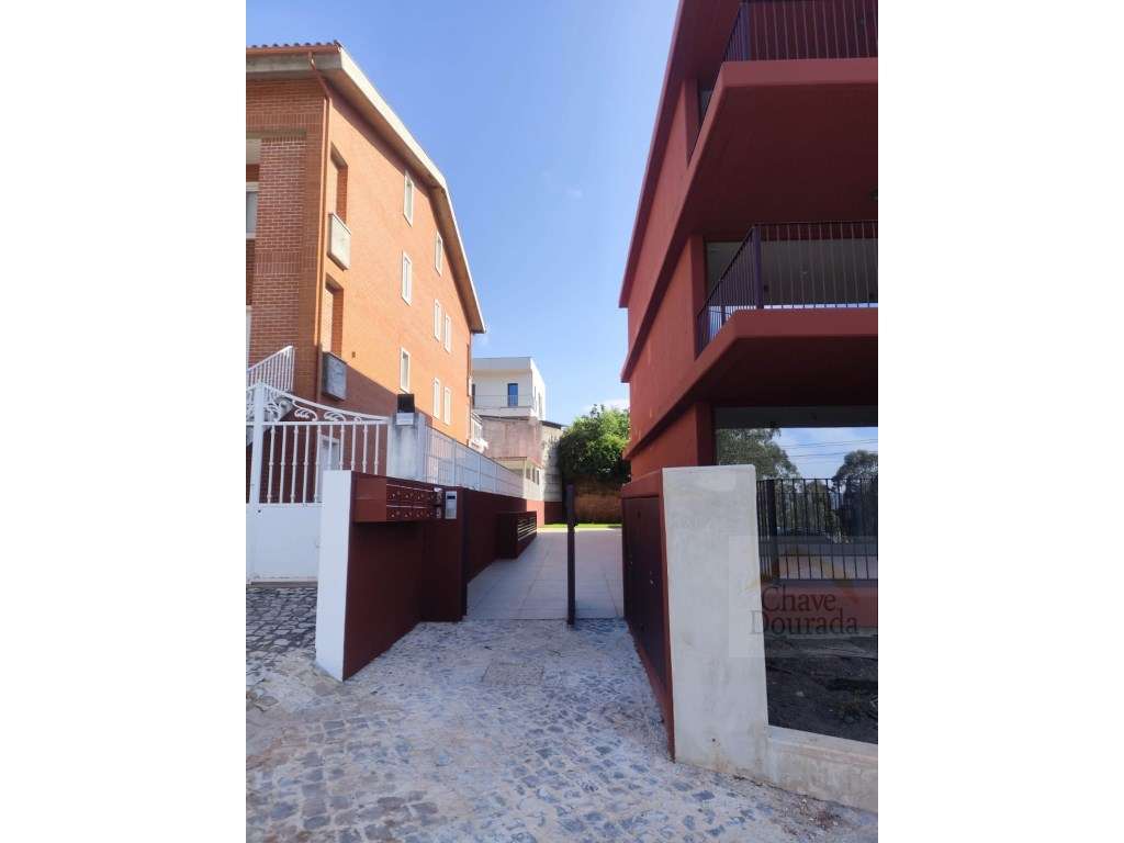 Apartamento T2 com 100m2 novo no Areeiro-21