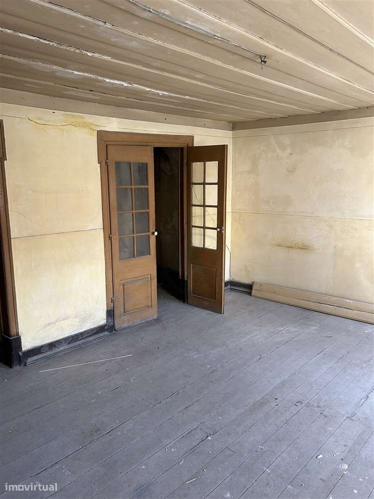 Prédio histórico na emblemática cidade do Montijo para reabilitar-7