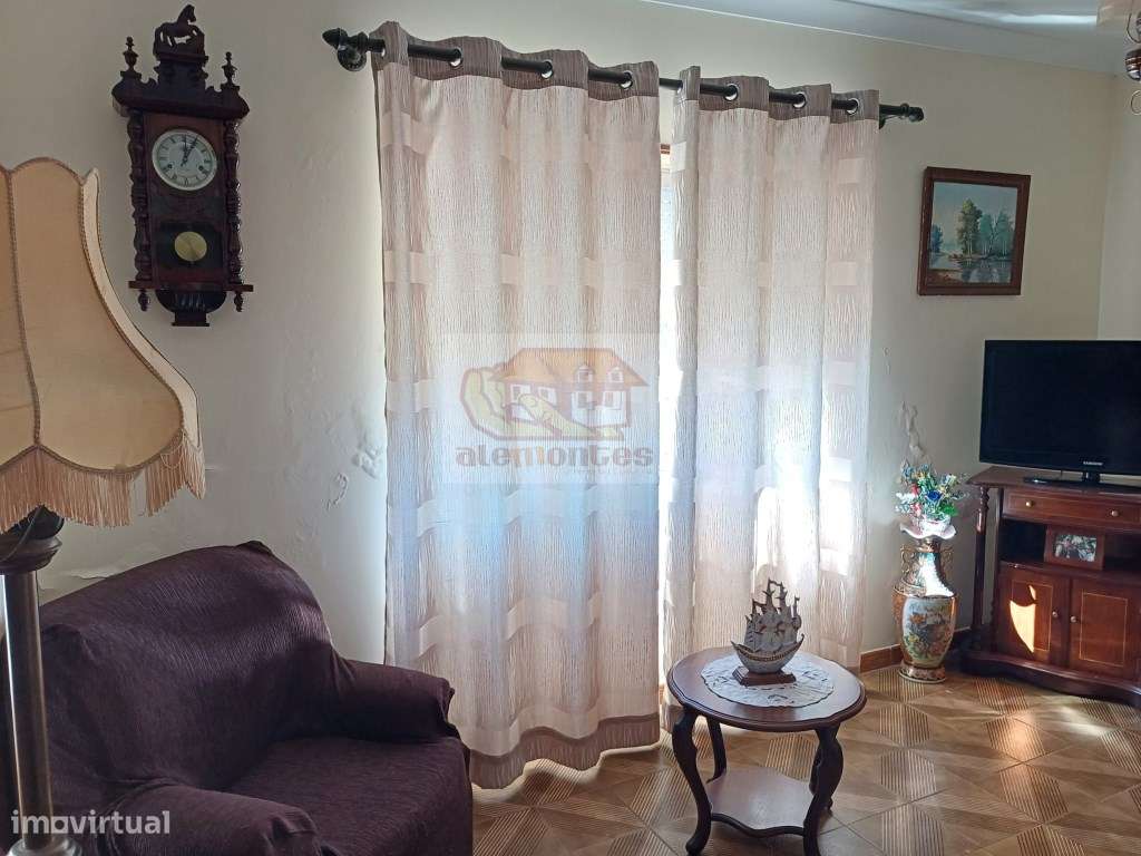 Moradia T5 em lote de 750 m2 - centro vila-3