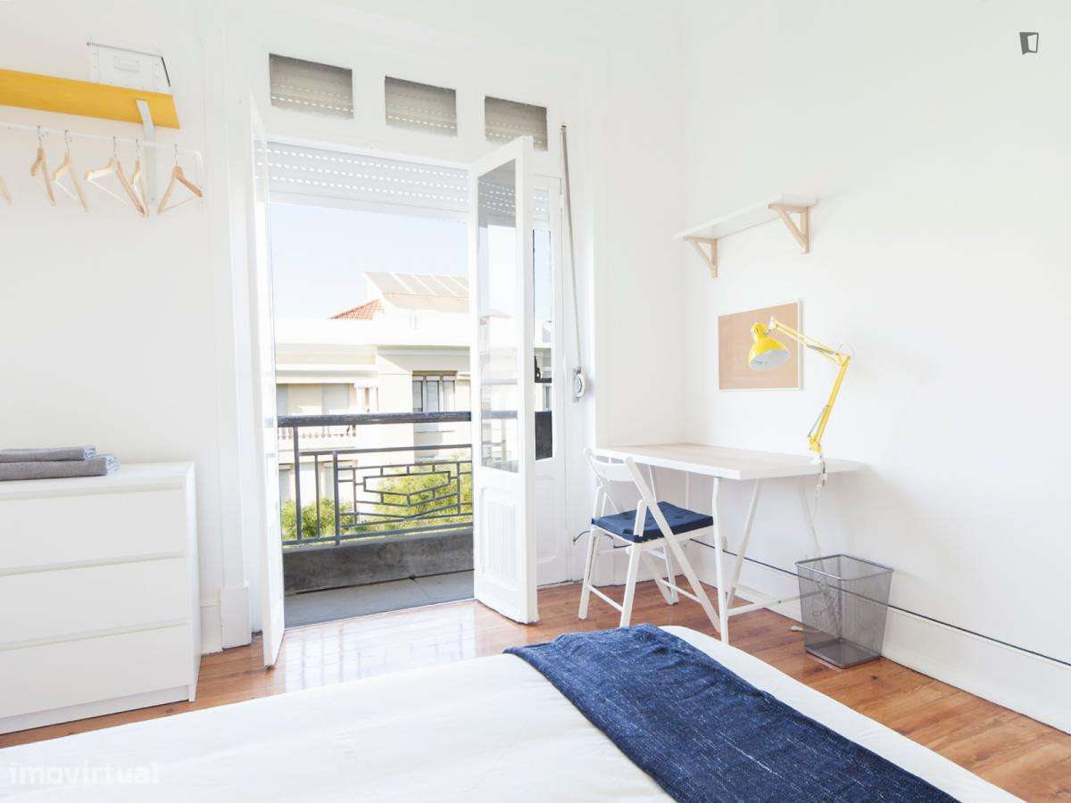 Quarto - localizado em São Sebastião Lisbon - Grande imagem: 3/10