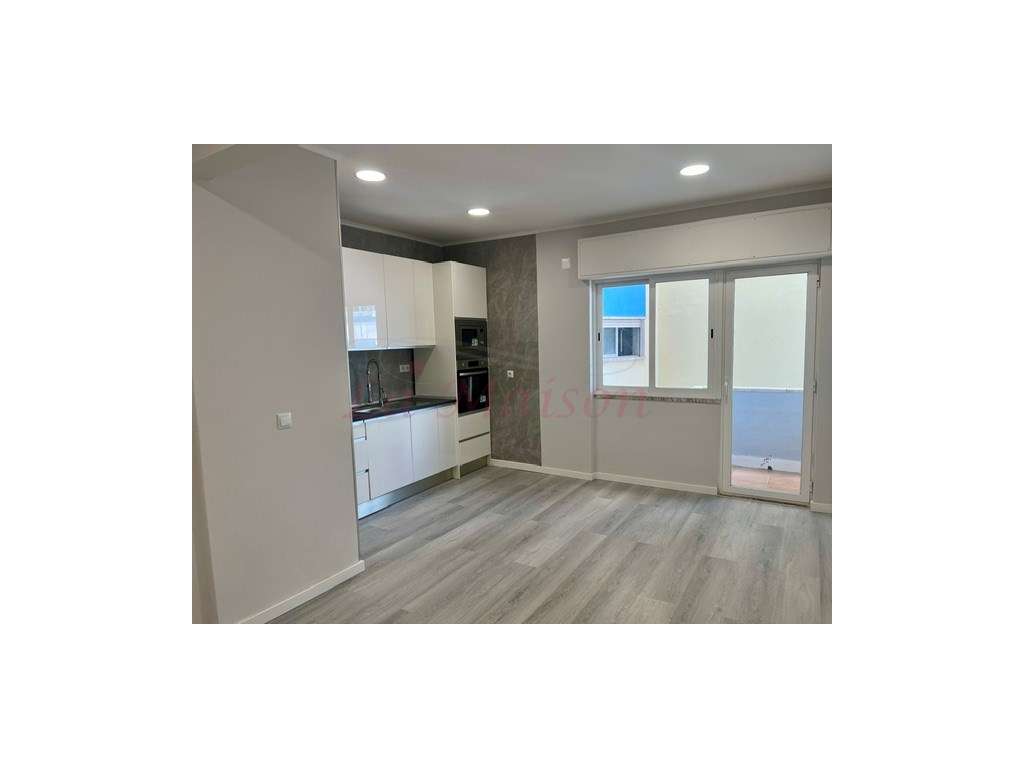 Apartamento T1 na Amadora-0