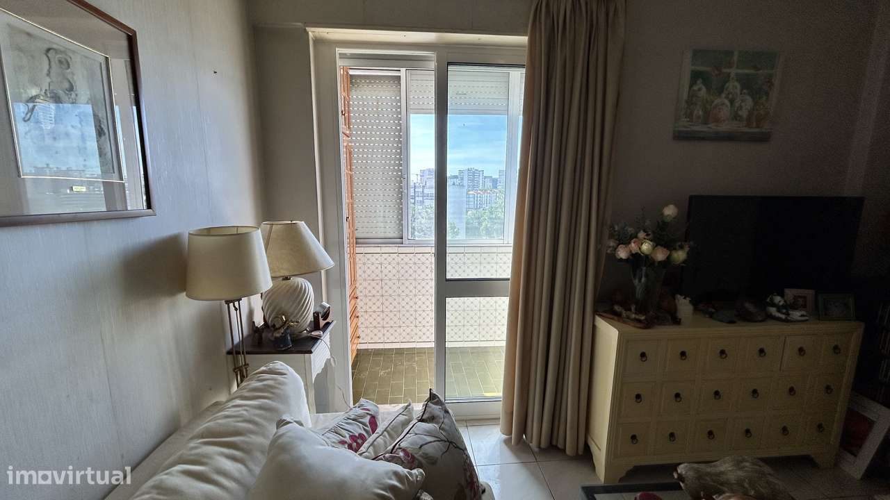 Apartamento T4 nos Olivais-22