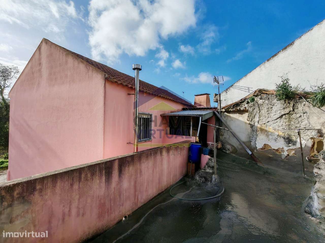 Moradia V2+1 com Terreno e Garagem - Delgada, Bombarral-29