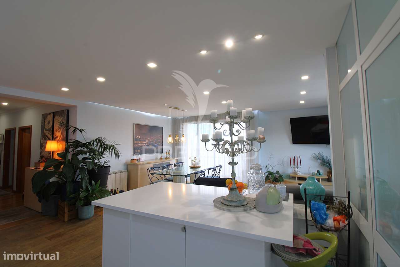 T3 em Nogueira, com varanda e 2 lugares de garagem - Grande imagem: 3/24