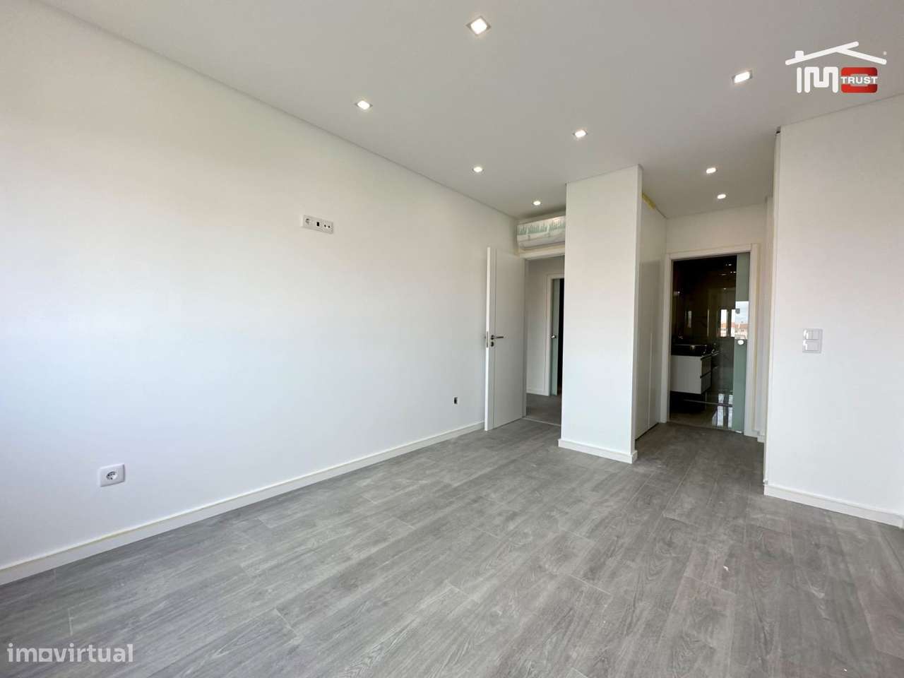 Incrivel Apartamento T3 com Varandas, Garagem e Arrecadação-33