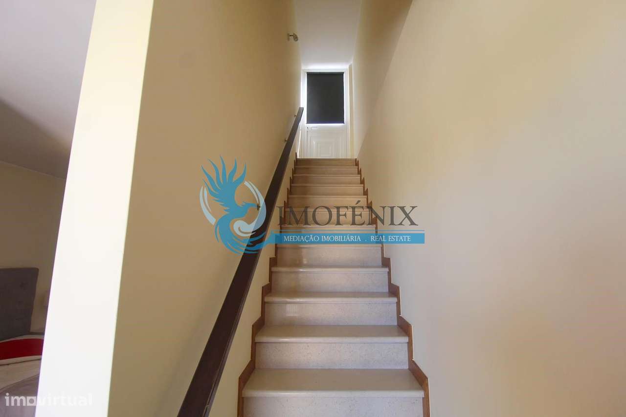 Moradia Geminada renovada T2+1 com piscina e garagem- Patroves- Albufe-26