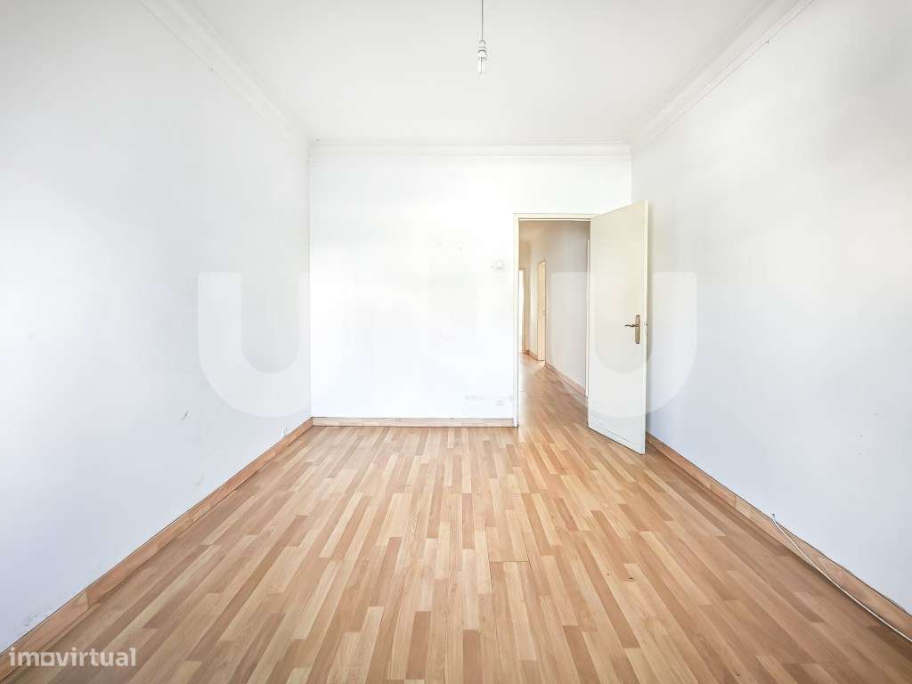 T2 com potencial total de remodelação, em Benfica-8