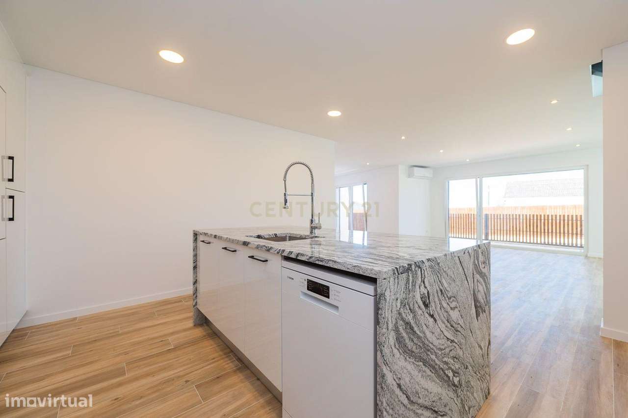 Sintra - Bolembre , moradia T4 nova, construção moderna e linhas conte-13