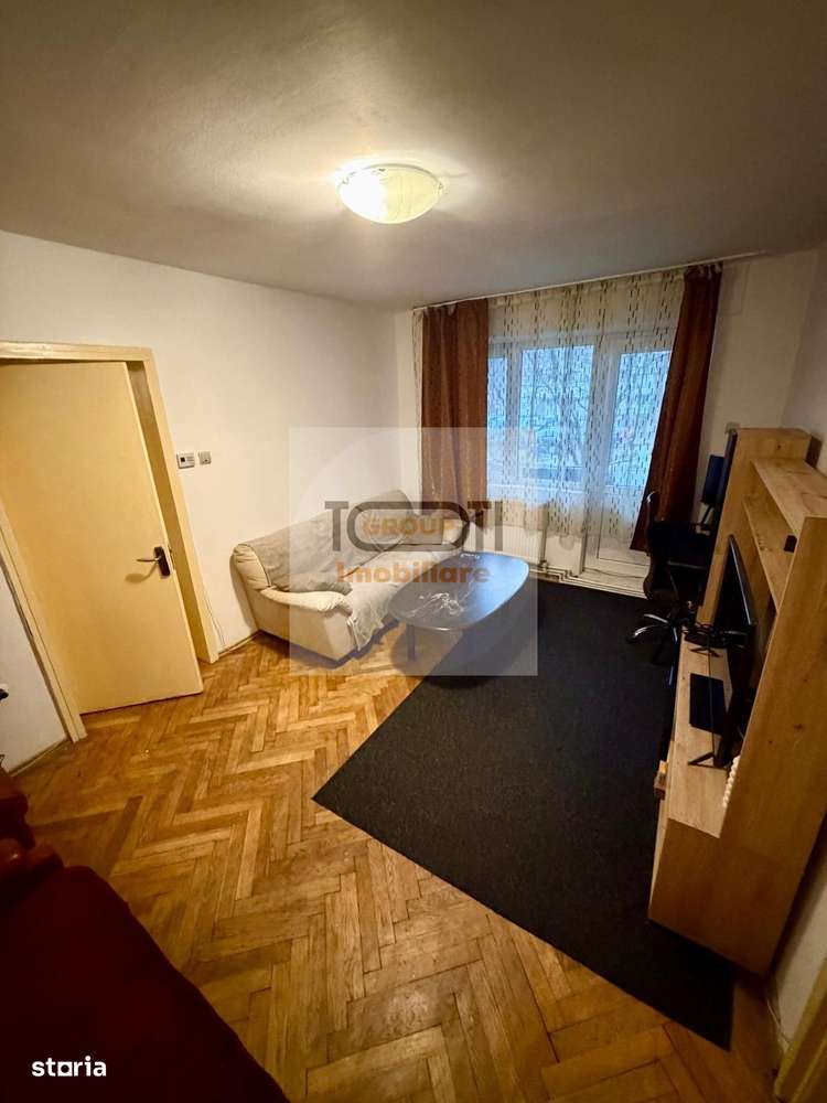 Apartament de vânzare în zona NICOLINA, decomandat cu 2 camere-1